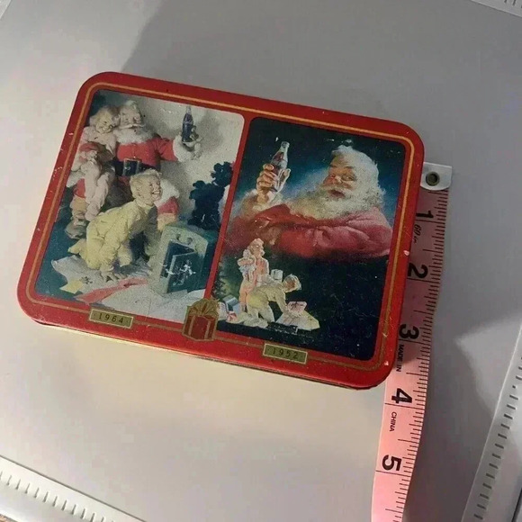 Coca Cola 1996 Christmas/Santa Nostalgia Playing Cards Tin Case Set - Picture 4 of 5